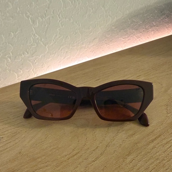 Versace Women's Burgundy Sunglasses 4488 - Picture 4 of 6